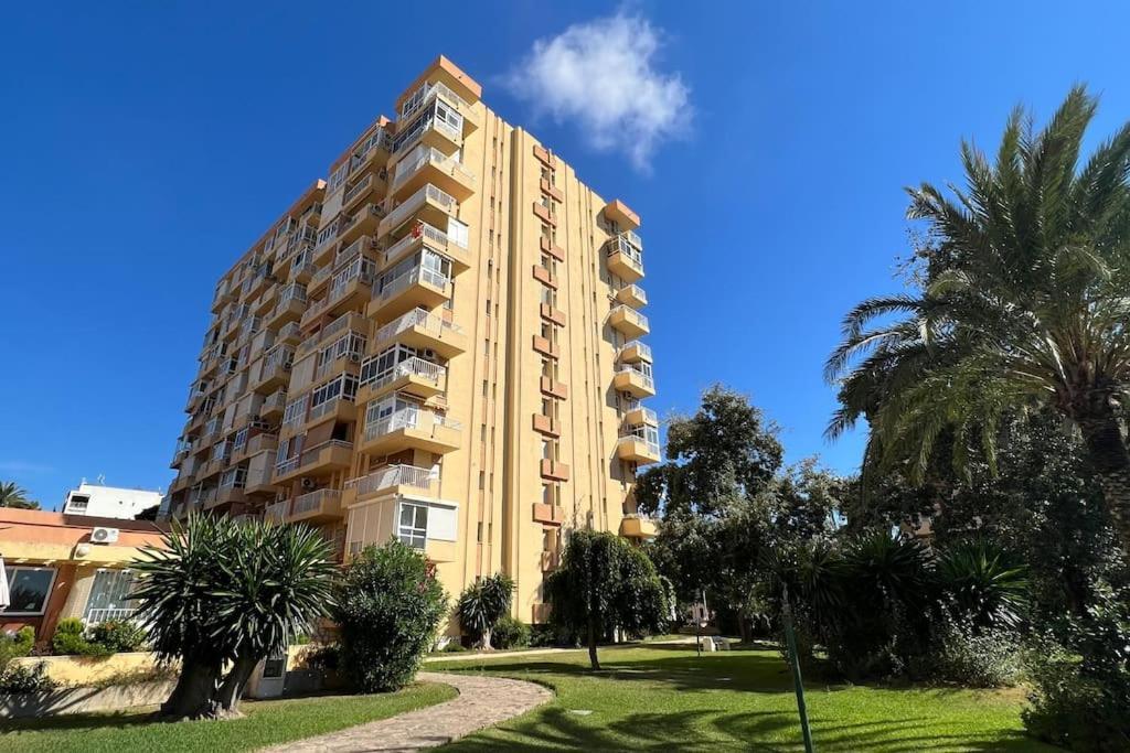 Estudio Aguila Con Vistas Al Mar Benalmadena Luaran gambar